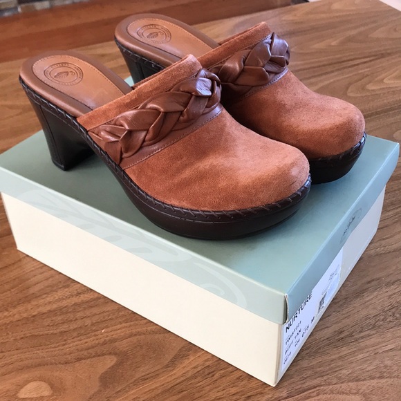 Nurture by Lamaze Shoes - NIB Nurture Tan Clogs Size 71/2